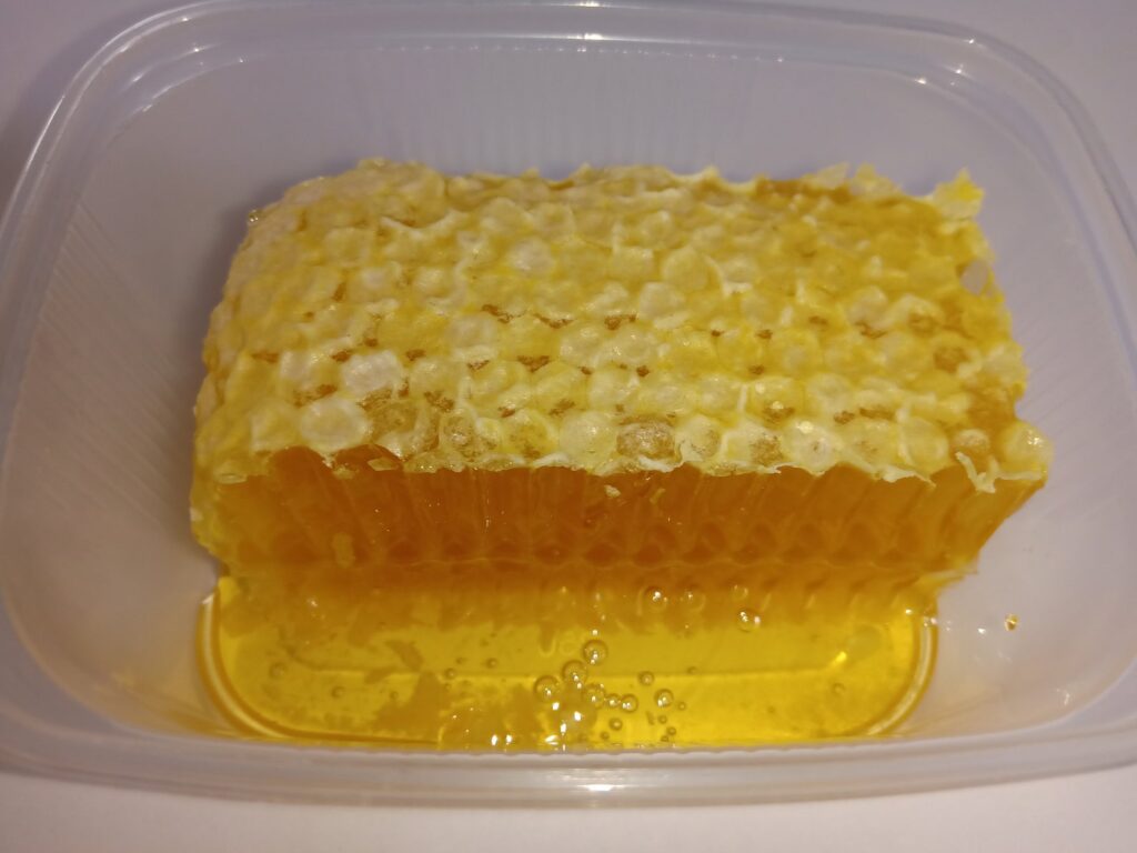 Raw Honey In Honeycomb Of Wildflowers 400g